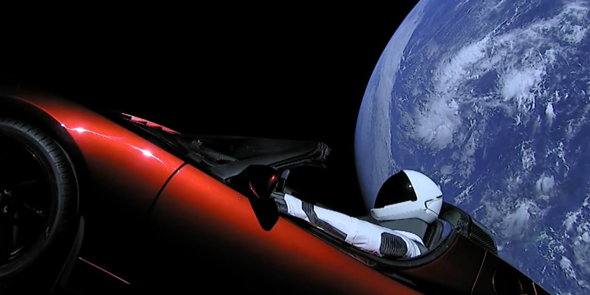 Elon Musk heeft Tesla Roadster de ruimte ingeschoten