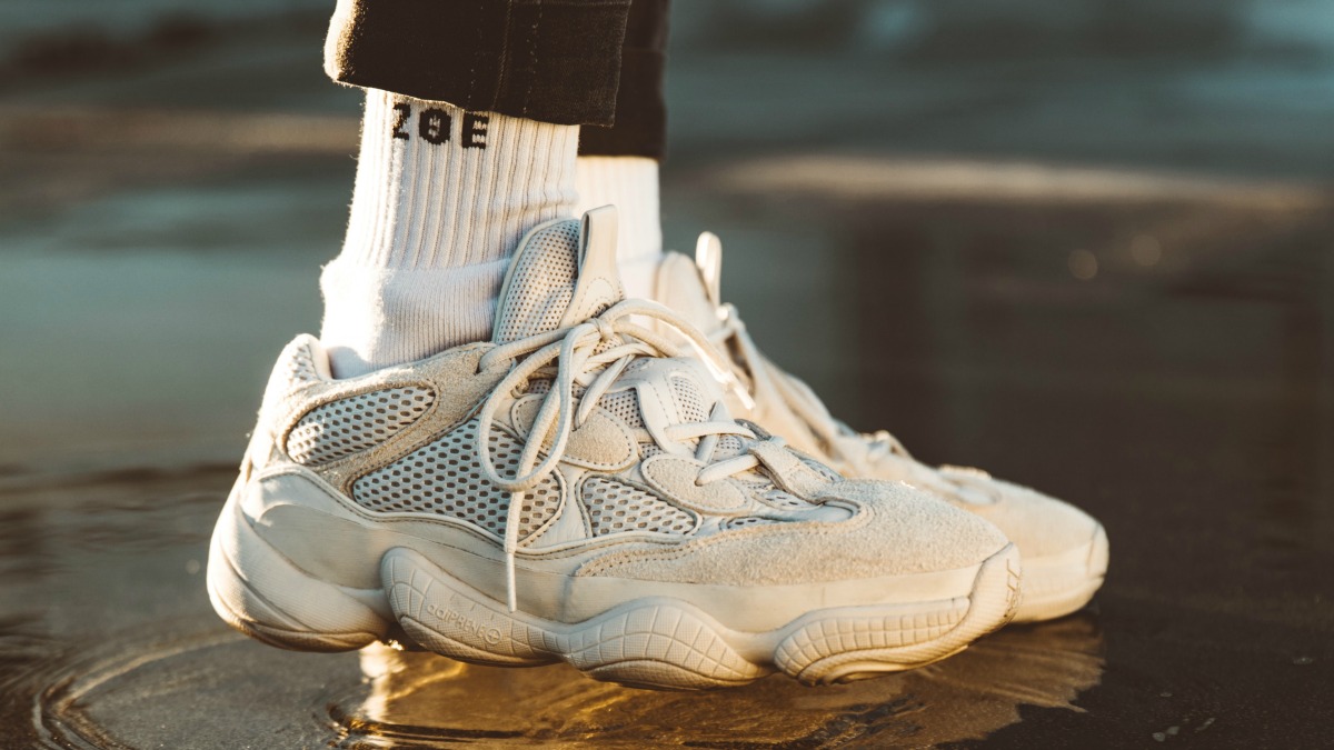 Begrijpen Roest Verlengen Lees hier hoe je witte sneakers van leer, canvas, suède en mesh reinigt.