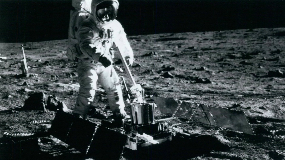 Panda Idioot druk NASA deelt nooit eerder vertoond uitzicht Neil Armstrong van maanlanding