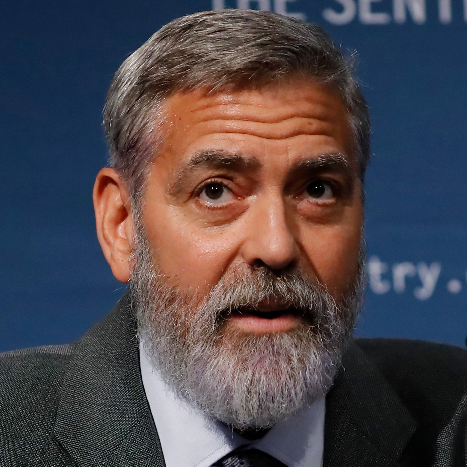 Creëer je eigen George Clooney-baard in drie stappen ...