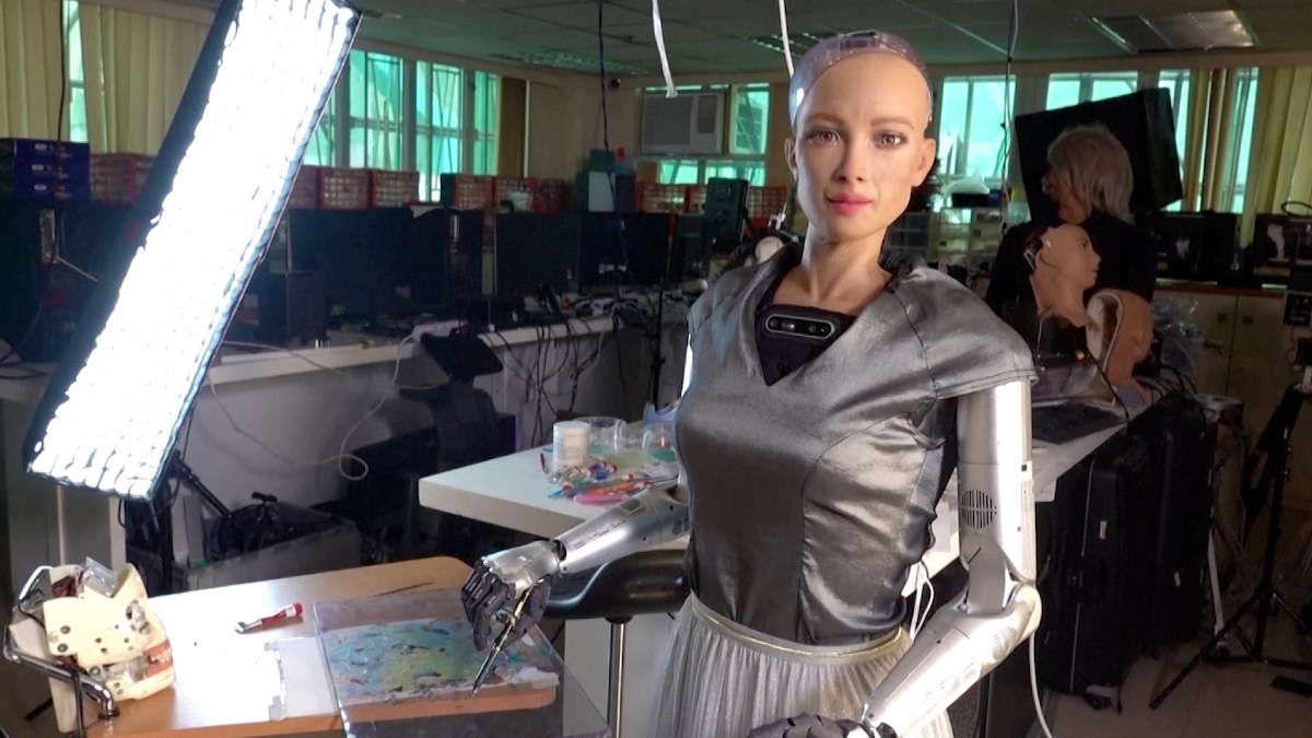 Robot Sophia entert cryptomarkt en is direct NFT-miljonair