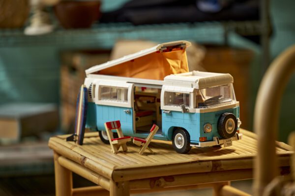 Thuis op vakantie: LEGO onthult Volkswagen T2 Kampeerbus