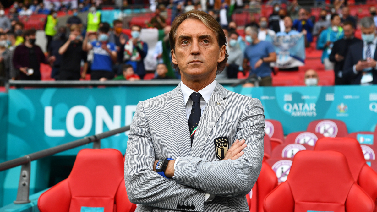 Zichtbaar Reproduceren Machtigen Roberto Mancini's stijl: het pak en horloge van de Italiaanse bondscoach