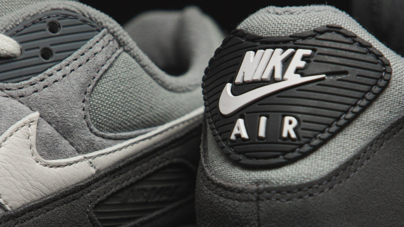 na school Malaise Opa Nike gooit nieuwe Air Max-sneakers in sale met kortingscode