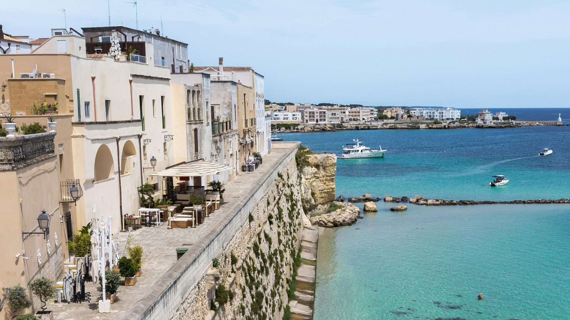 Questa casa da € 158.000 ha vista sul mare da una bellissima città in Italia
